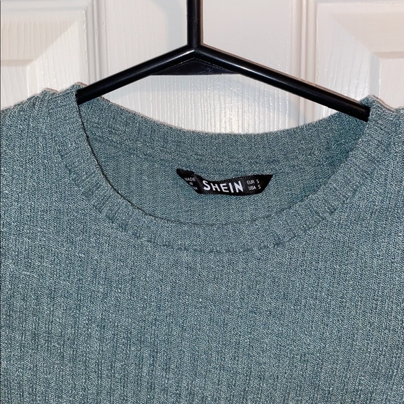 Shein Ribbed Lettuce Trim Crop Top - Picture 2 of 2